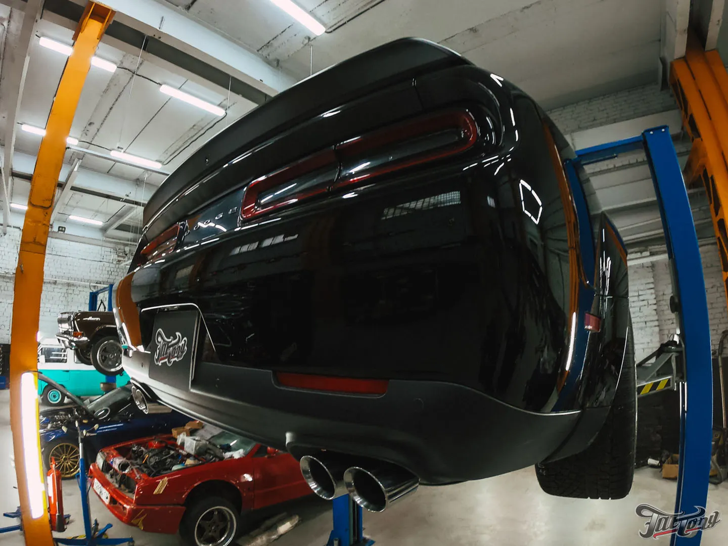 Построили новый выхлоп на Dodge Challenger Scat Pack с мощным звуком